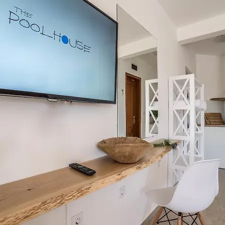The Poolhouse Апартаменты *