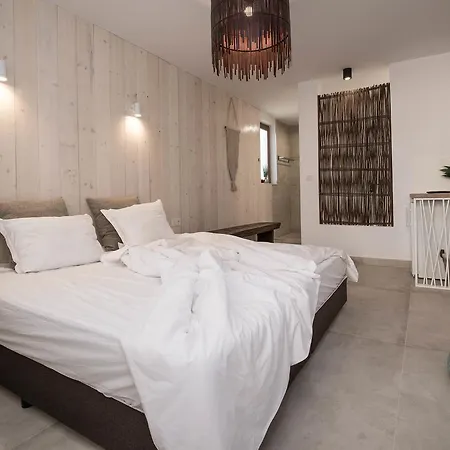Апартаменты The Poolhouse *