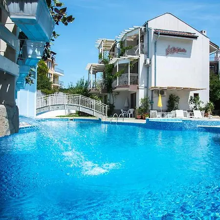 The Poolhouse شقة