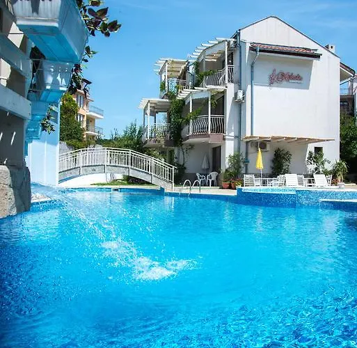 The Poolhouse شقة