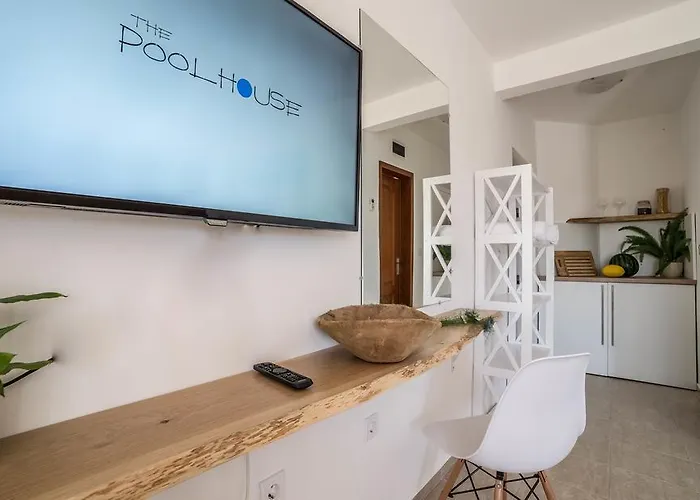 The Poolhouse Апартаменты *