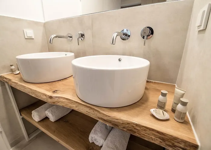 The Poolhouse ساني بيتش